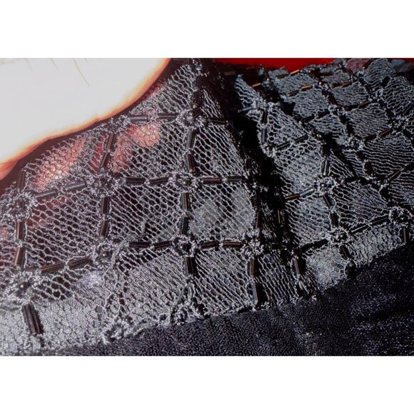 BEAUTIFUL MAGGY LONDON CRUSHED BLACK VELVET BEADED SCOOP NECK MESH SLEEVE DRESS - Picture 7 of 8